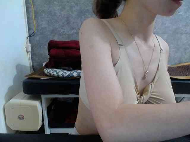 HotQueen93 webcam