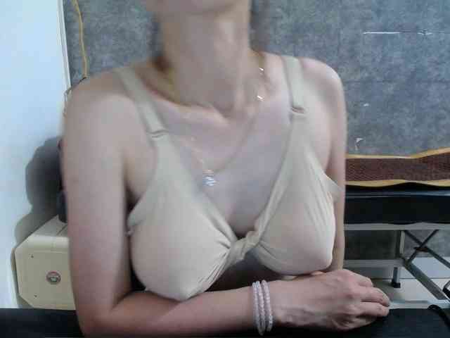 HotQueen93 webcam