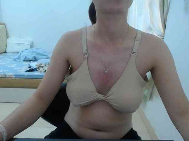 HotQueen93 webcam