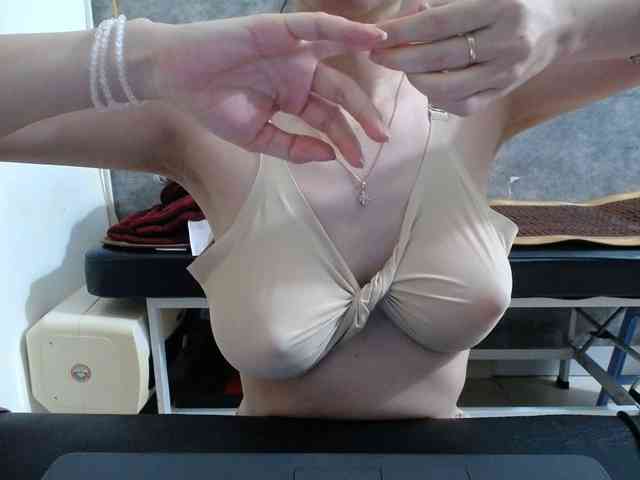 HotQueen93 webcam