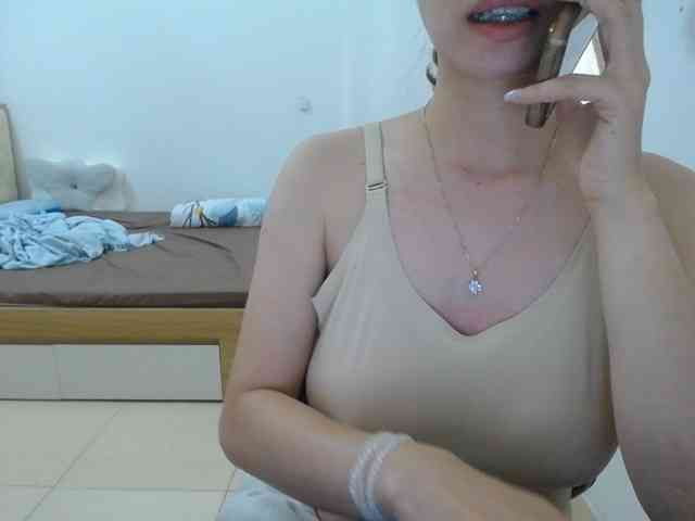 hotqueen93's live room