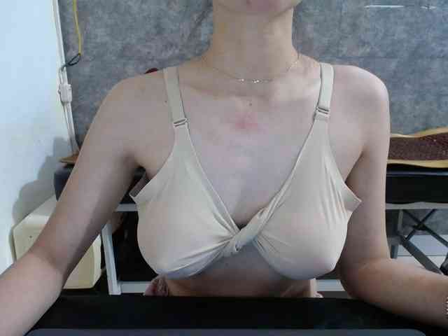 HotQueen93 webcam