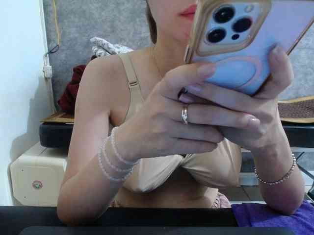 HotQueen93 webcam