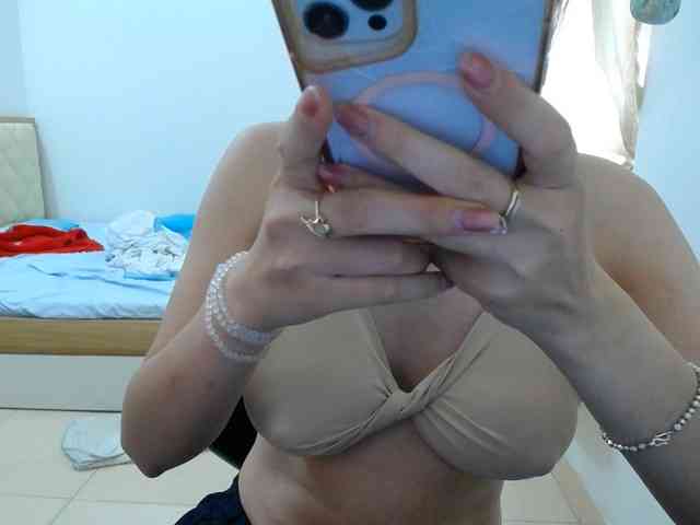 HotQueen93 webcam