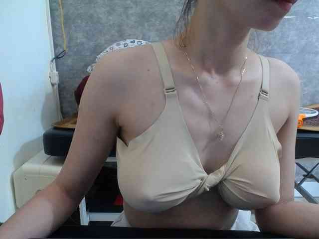 HotQueen93 webcam