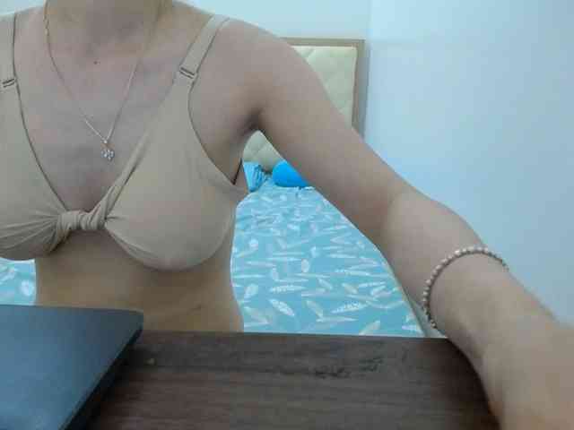 HotQueen93 webcam