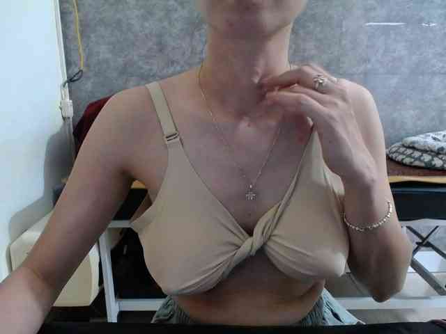 HotQueen93 webcam