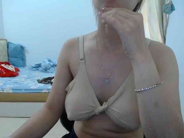 HotQueen93 webcam