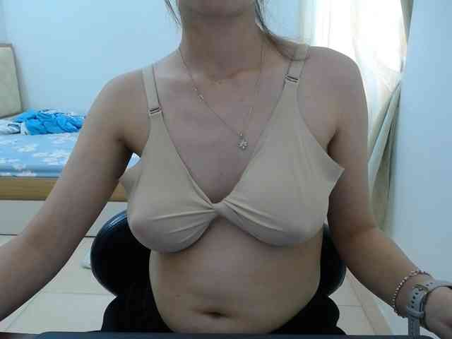 HotQueen93 webcam