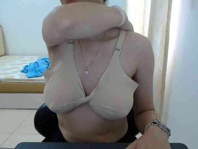 HotQueen93 webcam