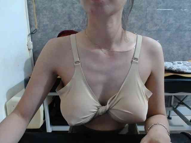 HotQueen93 webcam