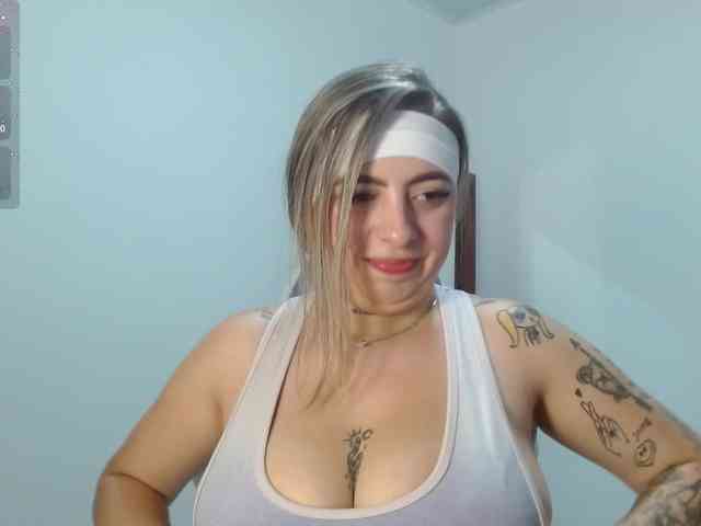 NaomiFox1 webcam