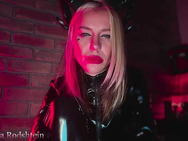 MissKiraRodshtein live cam on BongaCams