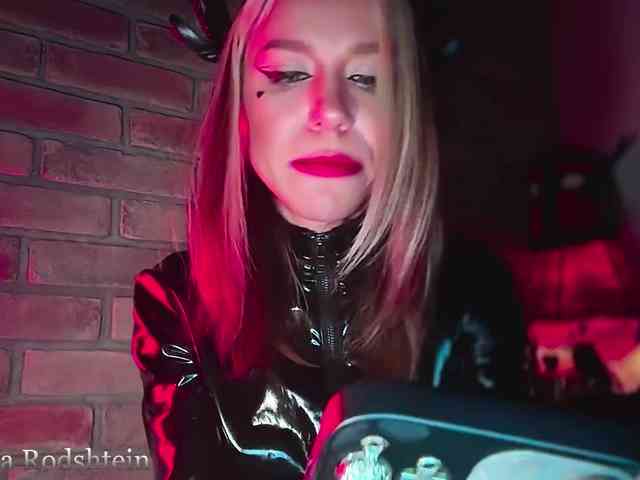 FEMDOMKiraRodshtein webcam