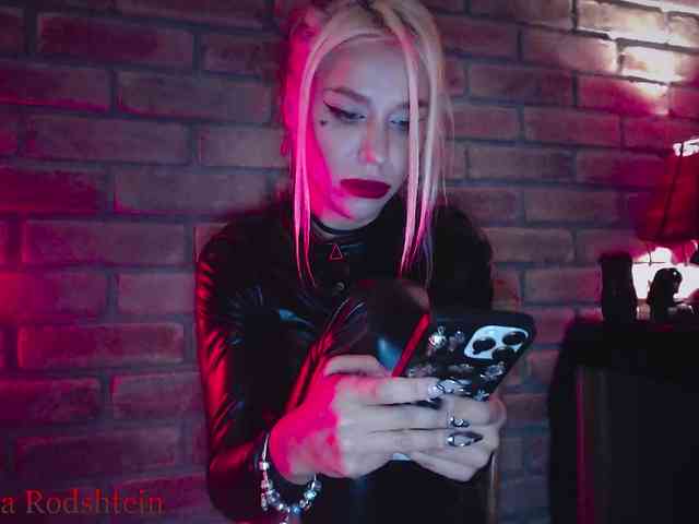 FEMDOMKiraRodshtein webcam