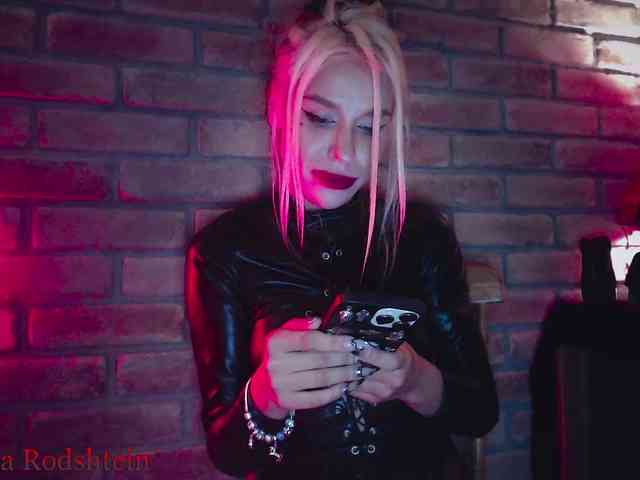 FEMDOMKiraRodshtein webcam