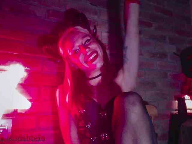 FEMDOMKiraRodshtein webcam