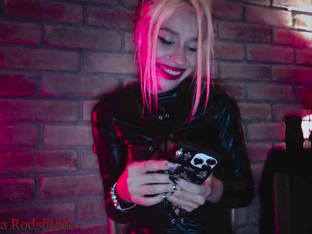 FEMDOMKiraRodshtein webcam