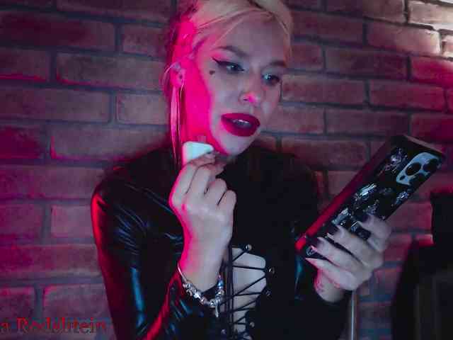 FEMDOMKiraRodshtein webcam