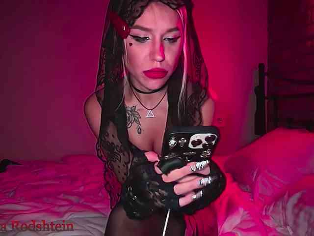 FEMDOMKiraRodshtein webcam