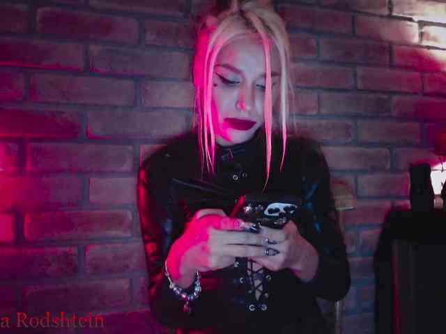 FEMDOMKiraRodshtein webcam