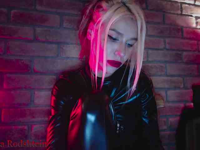 FEMDOMKiraRodshtein webcam