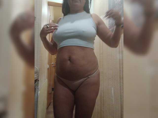 Lakomka099 live cam on BongaCams