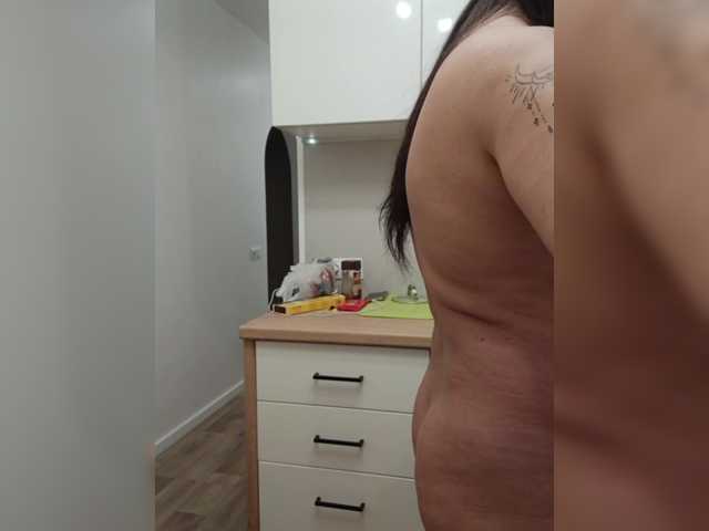 Lakomka099 live cam on BongaCams