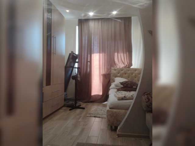 Lakomka099 live cam on BongaCams