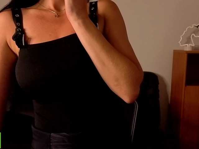 Annakillkiss live cam on BongaCams