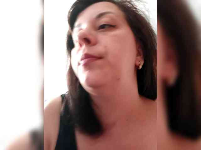 Vrednulya's cam show statistics and live stream