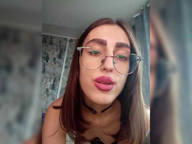 kiska-kira live cam on BongaCams