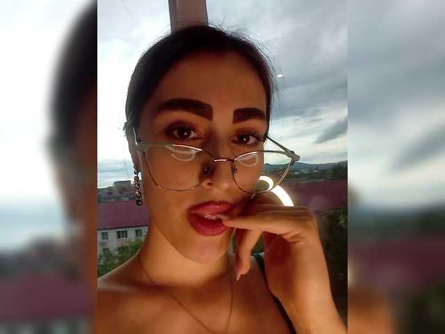 kiska-kira live cam on BongaCams