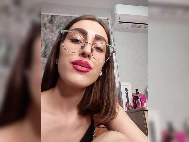 kiska-kira live cam on BongaCams