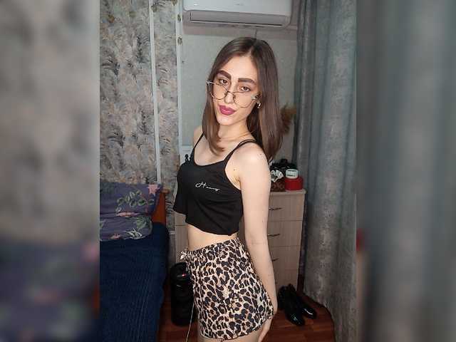 kiska-kira live cam on BongaCams