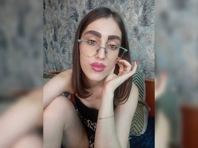 kiska-kira live cam on BongaCams