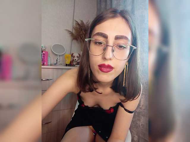 kiska-kira live cam on BongaCams