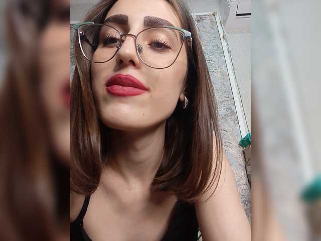 kiska-kira live cam on BongaCams