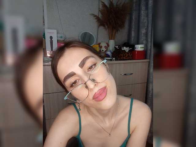 kiska-kira live cam on BongaCams