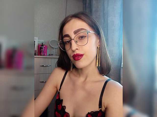 kiska-kira live cam on BongaCams