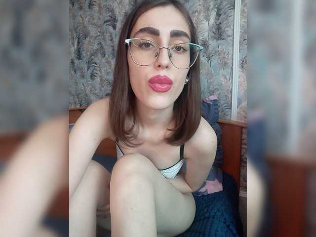 kiska-kira live cam on BongaCams