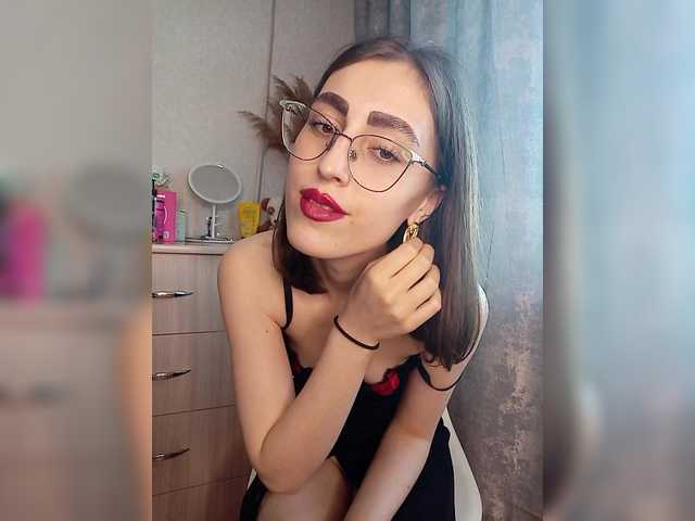 kiska-kira live cam on BongaCams