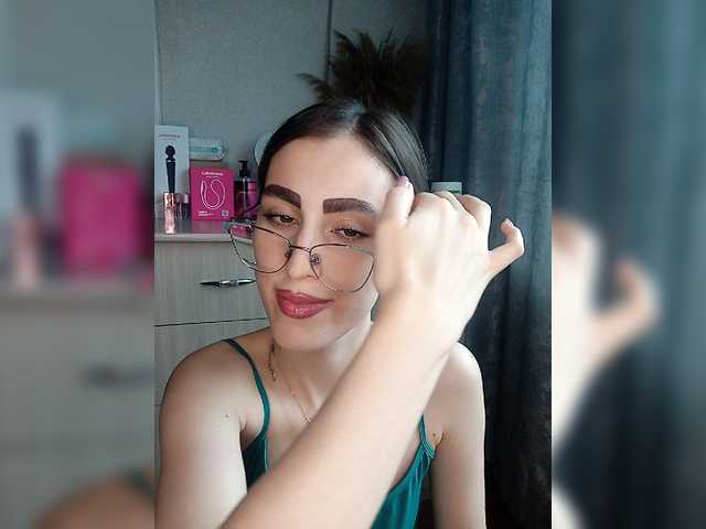 kiska-kira live cam on BongaCams