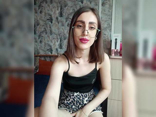kiska-kira live cam on BongaCams