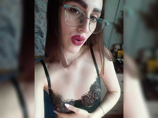 kiska-kira live cam on BongaCams