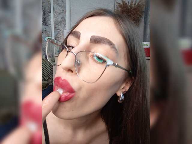 kiska-kira live cam on BongaCams