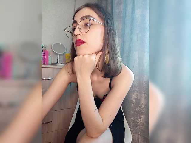 kiska-kira live cam on BongaCams