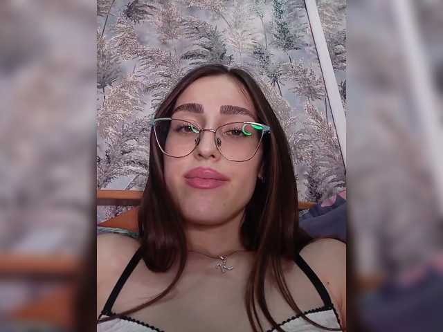 kiska-kira live cam on BongaCams