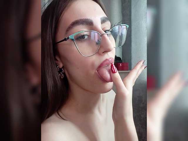 kiska-kira live cam on BongaCams