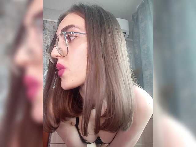 kiska-kira live cam on BongaCams